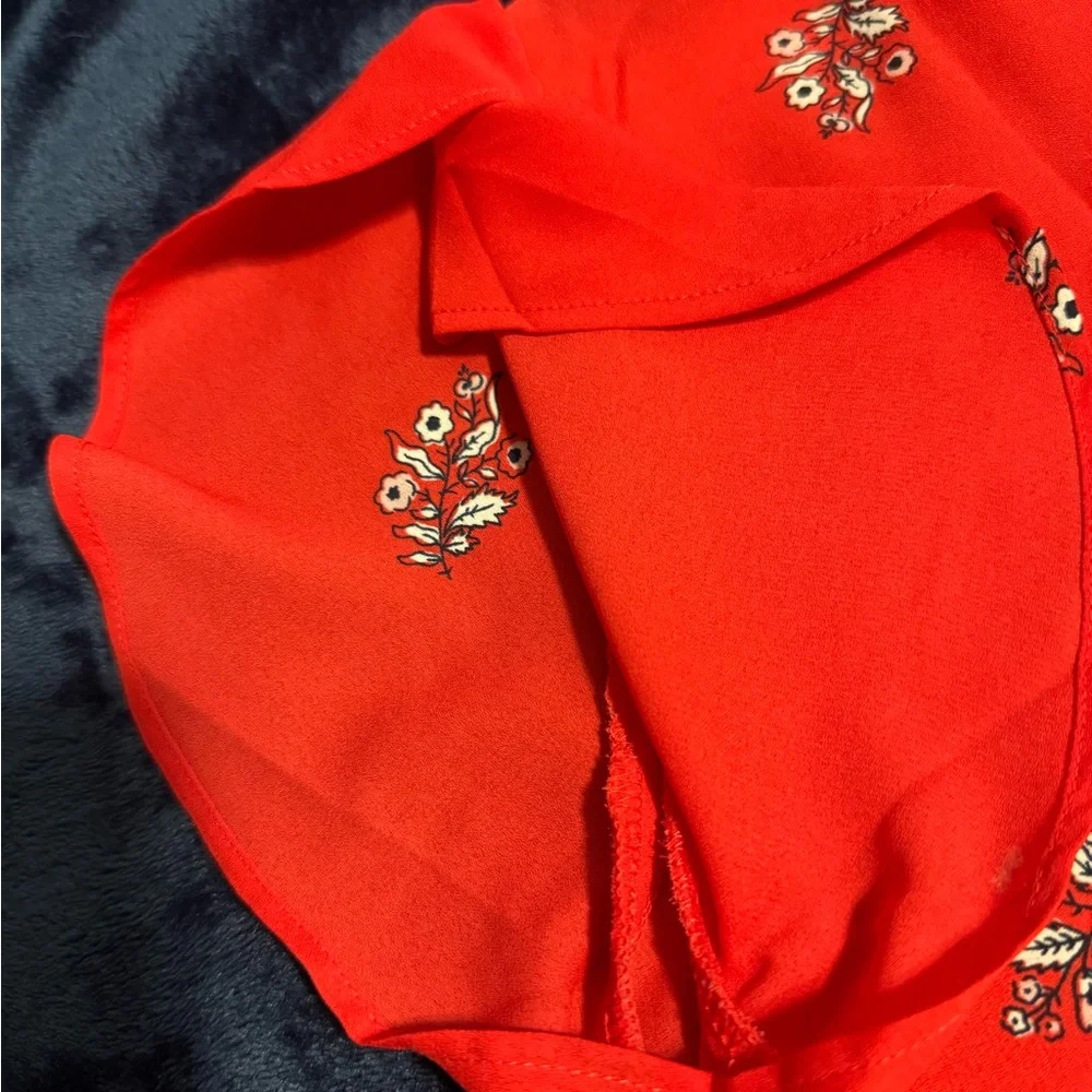 LOFT Scarlet Floral V-Neck Top - Picture 4 of 6